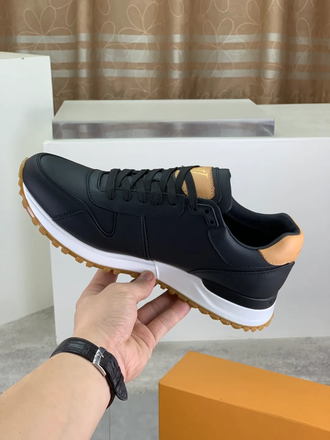 Men's men's shoes 💰P680 new style 💶[LOUIS VUITTON] (original order) new style 🍀LV Louis Vuitton * - top version of LV classic trendy shoes! Made of imported original cowhide and water-dyed cowhide lining. The latest original wear-resistant rubber combination outsole! High quality products! Multiple colors available, code number: 39-45 (38 46 customized)